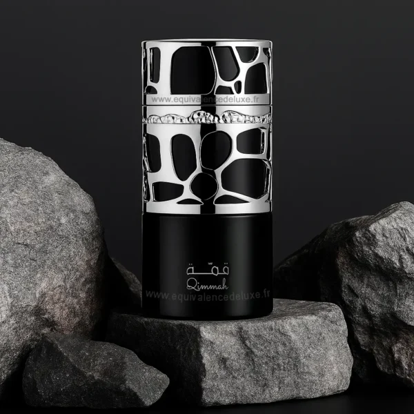 Flacon Qimmah for Men Lattafa 100 ml noir & argent posé sur rochers